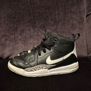 Nike Air Jordan Legacy 312 Basketball Sneakers  Boys Size 12C  AT4047-001